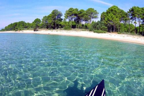 MARINE DE Bravone pieds dans l'eau