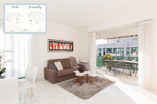 MARIOTT AREA: SUNNY 2 BEDS /2 BATHS