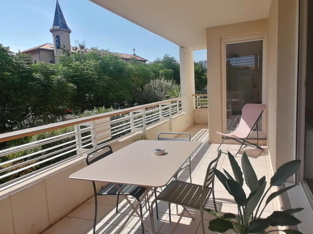 Appartement Marseille : Joli T2 mer et collines + terrasse C11 - Bat C - 1er Etage 9 Traverse Petroccochino 13008 Marseille