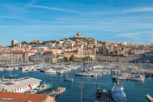 Marseille / T3 avec logia mazargues calanques