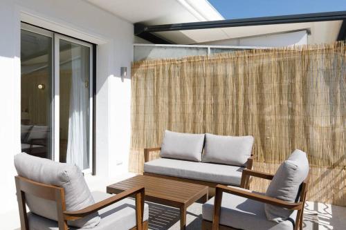Martinez area Superb 1 bed w XXL terrace