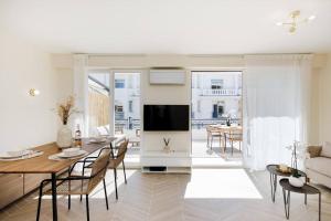 Martinez area Superb 1 bed w XXL terrace