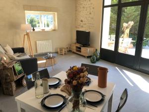 Mas provençal La Serallère au coeur des oliviers