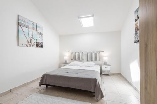 Massena Square - 1 Bdr Duplex with AC