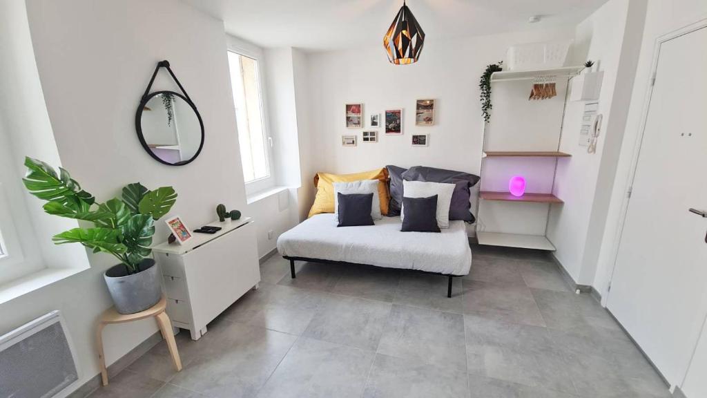 Appartement MaxBnb - Studio Cozy - WiFi Fibre - 10 min à pied Gare -3- 153 Avenue de Valbourdin 83200 Toulon