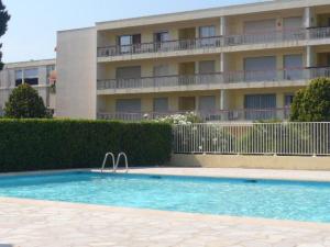 Appartement MAZET DE LA MER 54M2 LAVANDOU 100M PLAGE avec PISCINE Résidence les Cyclades, bâtiment E Tinos, entrée 23, Avenue Pierre de Coubertin, 1er étage, Appart 111 83980 Le Lavandou Provence-Alpes-Côte d\'Azur