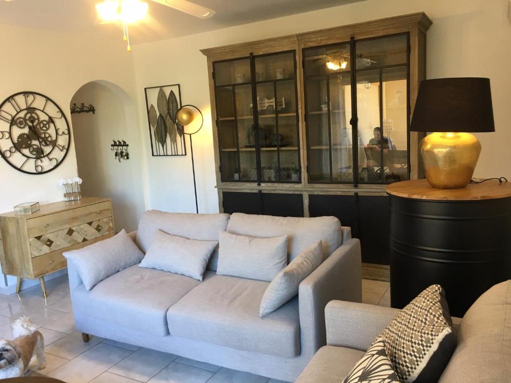 Appartement MAZET DE LA MER 54M2 LAVANDOU 100M PLAGE avec PISCINE Résidence les Cyclades, bâtiment E Tinos, entrée 23, Avenue Pierre de Coubertin, 1er étage, Appart 111 83980 Le Lavandou