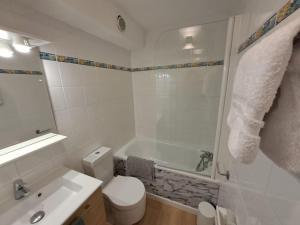 Appartement Mazet T2 - Domaine de la Pinède - Pramousquier Domaine de la Pinède Rue Saint-Pierre 83980 Le Lavandou Provence-Alpes-Côte d\'Azur