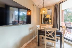 MC Tourisme - Splendide & cosy appartement avec piscine, tennis & parking