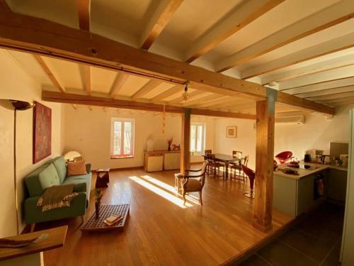Medieval Avignon, calm, stunning & spacious