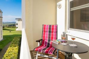 Meeresblick Residenzen FeWo 45, inklusive Sauna und Schwimmbadnutzung im AHOI Sellin