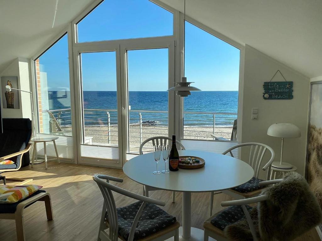 Appartement Meeresblick-Strandkorb-Haus-3-WE-46 Strandstraße 13 24321 Hohwacht