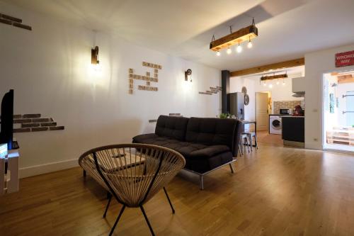 Mélina - appartement dans les remparts de la Bastide avec parking et terrasse