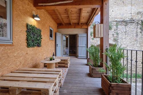Mélina - appartement dans les remparts de la Bastide avec parking et terrasse