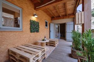 Mélina - appartement dans les remparts de la Bastide avec parking et terrasse