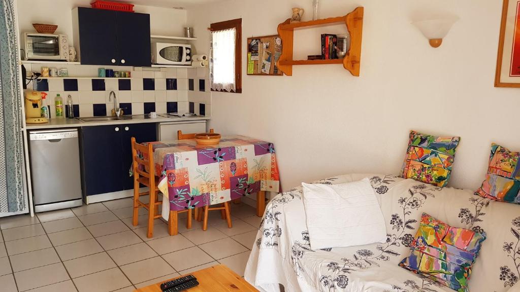 Mélina - appartement dans les remparts de la Bastide avec parking et terrasse 11000 Carcassonne