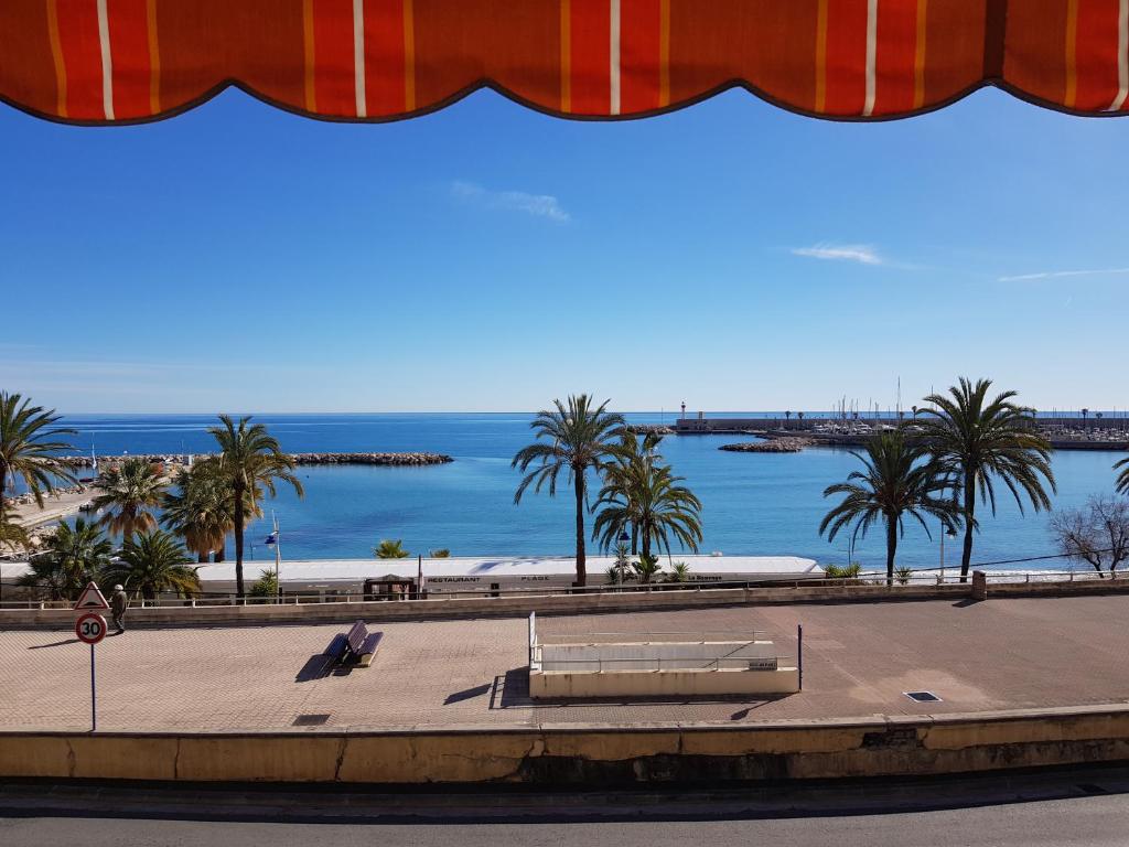 Menton, 2 pièces face à la mer, 2 minutes à pied du centre-ville. Résidence l'Amirauté A 3 Porte de France, 06500 Menton