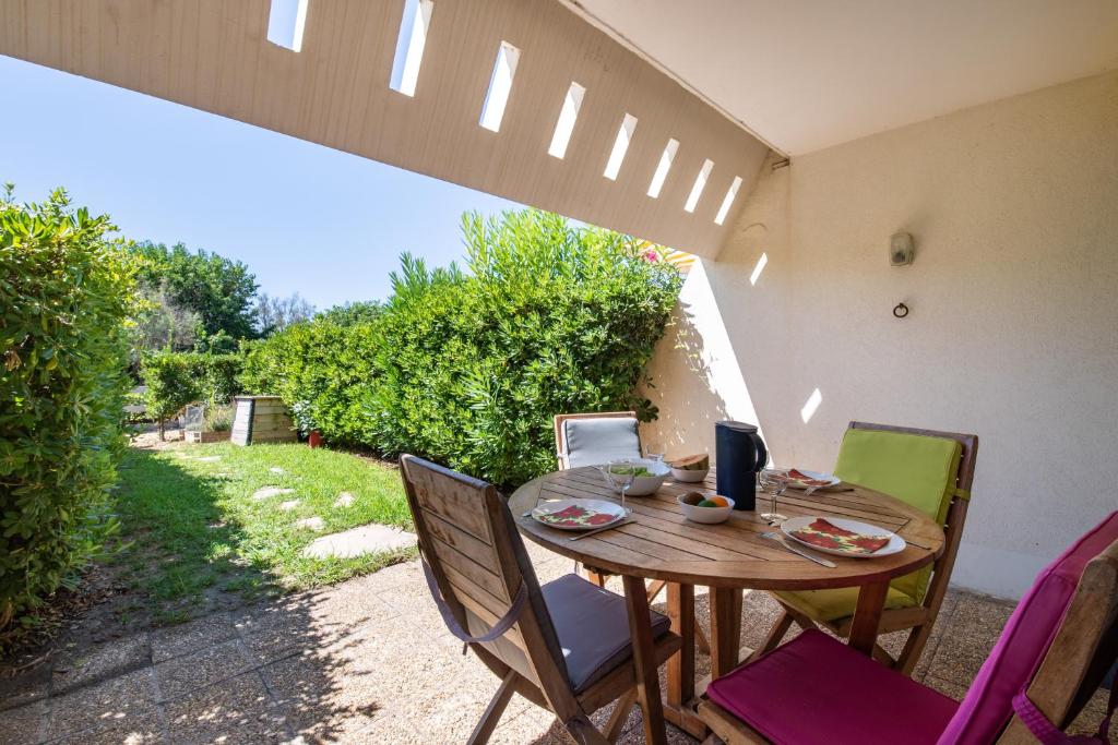 MENTON BORD DE MER Studio calme avec balcon, Dernier étage avec Ascenseur, Clim, Emplacement idéal