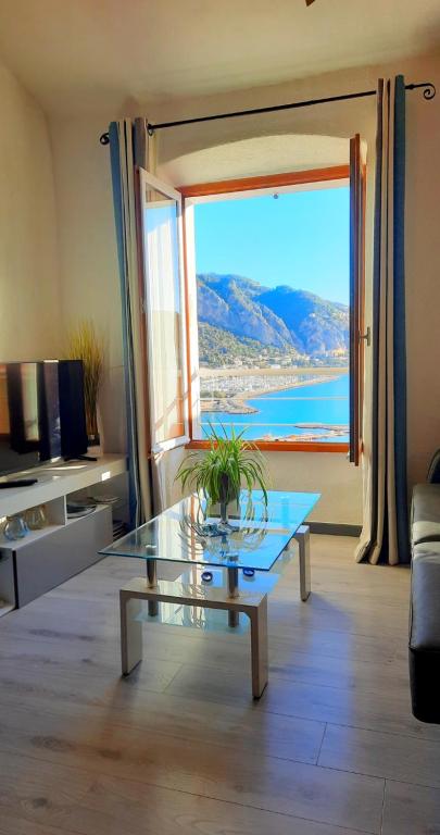 Appartement MENTON, centre historique, vue mer 29 Rue de la Côte 06500 Menton