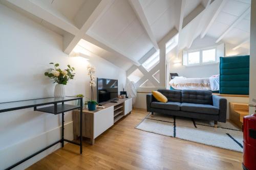 Mercadores Apartment by Amber Star Rent