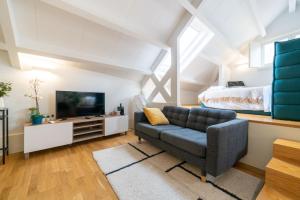 Mercadores Apartment by Amber Star Rent
