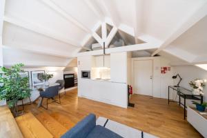 Mercadores Apartment by Amber Star Rent