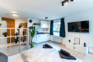 Mercedes I Stuttgart I Kitchen I Home Office I Netflix