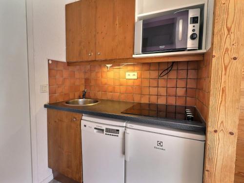 Appartement Appartement Méribel, 2 pièces, 6 personnes - FR-1-182-110 419 Route Du ChÃ¢telet -  - Méribel