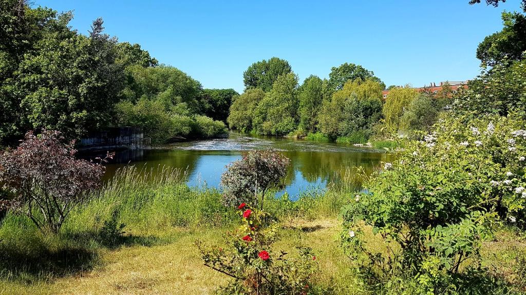 Appartement Messe- und Ferienwohnung mit Blick ins Grüne direkt am Wasser Am Uhrturm 20 30519 Hanovre