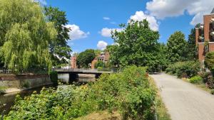 Appartement Messe- und Ferienwohnung mit Blick ins Grüne direkt am Wasser Am Uhrturm 20 30519 Hanovre Basse-Saxe