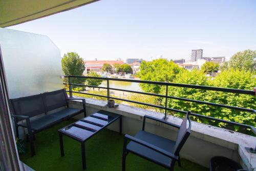 Métro 12, Stade De France, Parking, Balcon, 45m2, View,