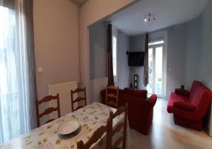 Appartement Meublé 2 chambres Wifi balcon 52m2 Centre La Bourboule 1er étage 81 Rue des Frères Rozier 63150 La Bourboule Auvergne