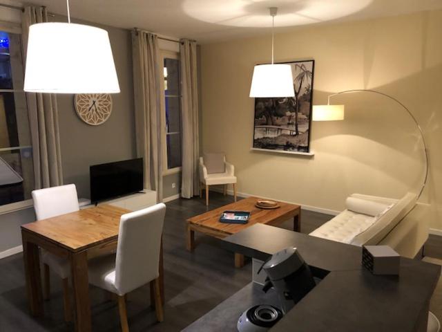 Appartement Meublé d'affaires place Dupleix 57, Place Dupleix (1er etage droite) 86100 Châtellerault