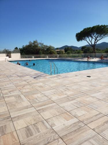 meublé neuf avec piscine