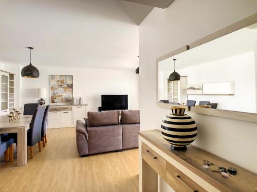 MightyMike Apartment by MHM