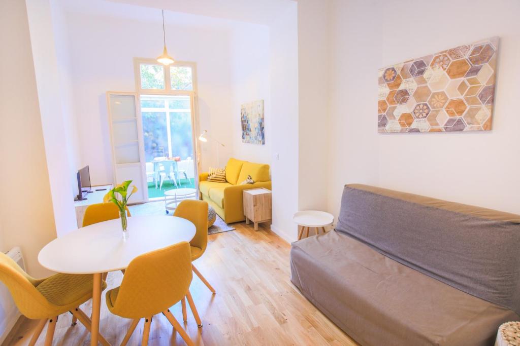 MIMONT PATIO AP4148 MIMONT 43, 06400 Cannes