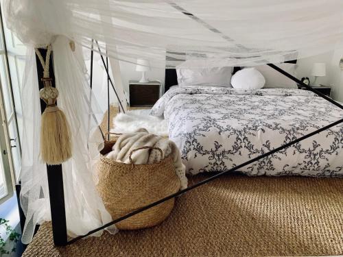 Mini-loft in a historic building - parking gratuit