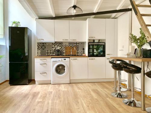 Mini-loft in a historic building - parking gratuit