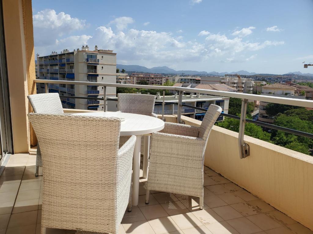 Appartement MIOUGRANO T1 Bis 30m2 4 Personnes 200 m de la Plag de provence, G, 1376 83600 Fréjus