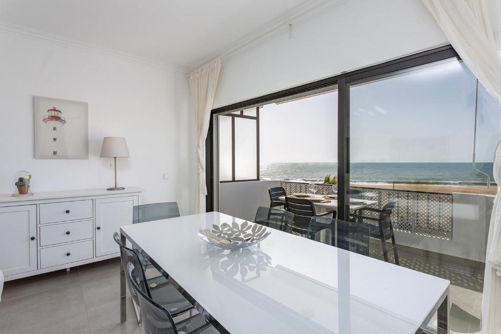 Appartement Miral 3 - Sea front by HD PROPERTIES Infante Sagres, 27 8125-156 Quarteira