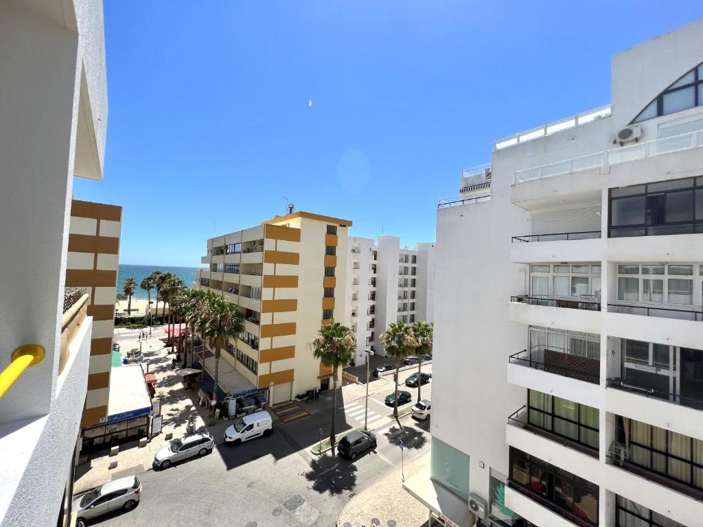 Appartement Miral 4 - 100 mtr to beach by HD PROPERTIES Avenida Sá Carneiro, Edificio Valência, Edificio V 8125-507 Quarteira