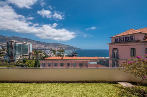 Miramar Apartment with pool by HR Madeira