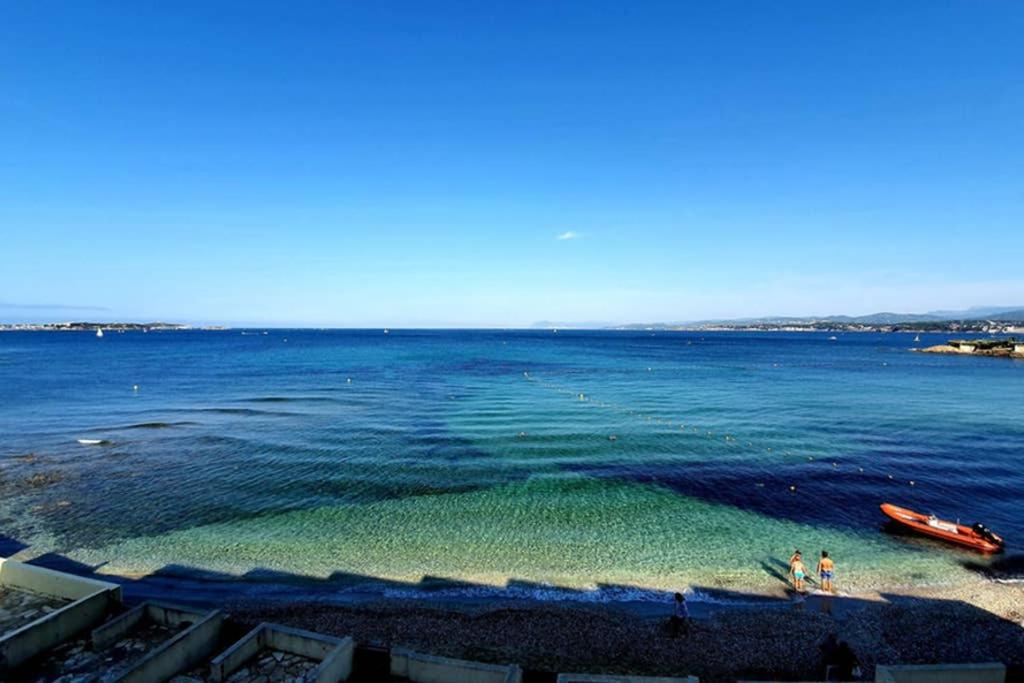 Appartement Miramare appartement pieds dans l eau vue mer féerique 180° féerique Résidence Le Soleil, 2eme et dernier étage 100 Corniche du Rayolet 83140 Six-Fours-les-Plages