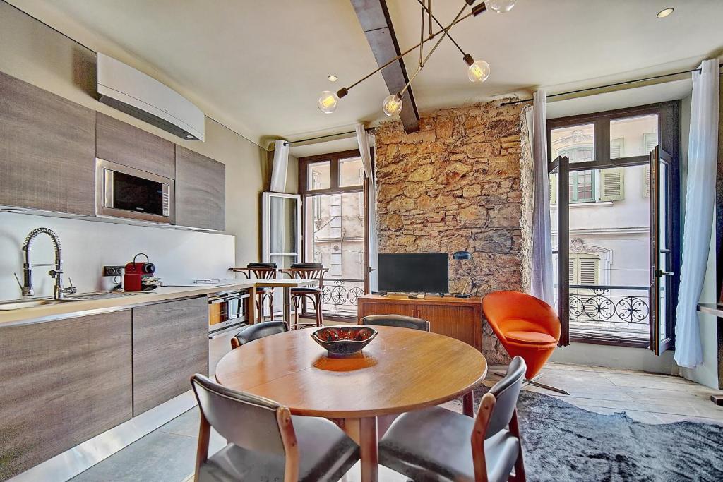 MMOGROOM - Industrial Style - Spacious - AC - Wifi- City Center 17 rue Meynadier, 06400 Cannes