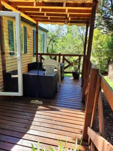 Mobile-home hyeres var climatisé dans camping avec piscine jusqu'à 6 personnes