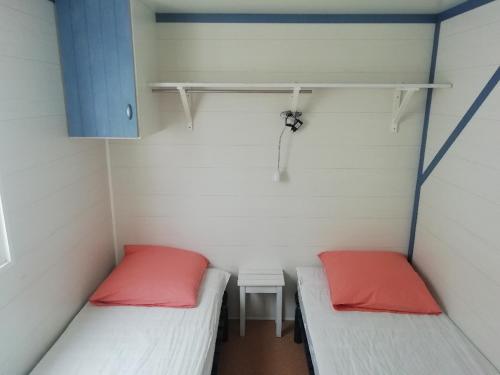 Mobilhome en pleine campagne avec vue mer