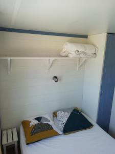 Mobilhome en pleine campagne avec vue mer