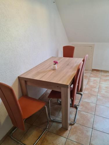 Möbilierte Wohnung in Wolfsburgs Zentrum 2 OG