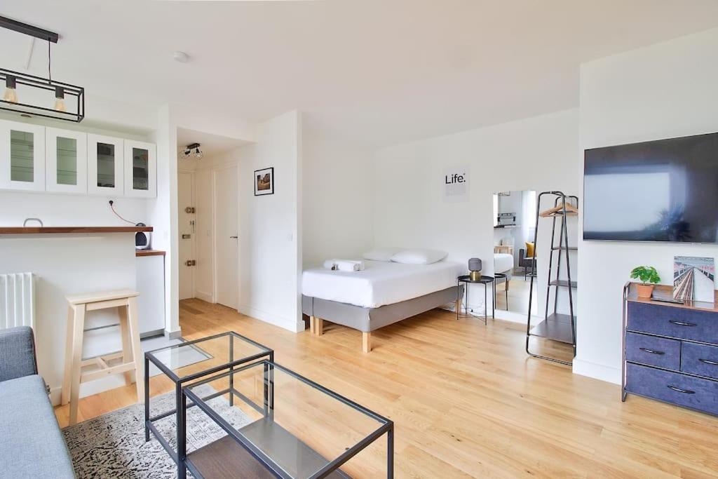 Appartement Modern 1 bed flat in Paris XVIII 55 Rue Stephenson 75018 Paris