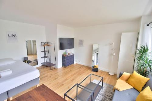 Modern 1 bed flat in Paris XVIII